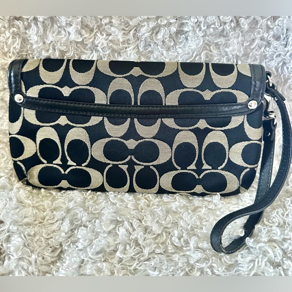 Coach Signature C Clutch/Large Wristlet - Picture 3 of 13